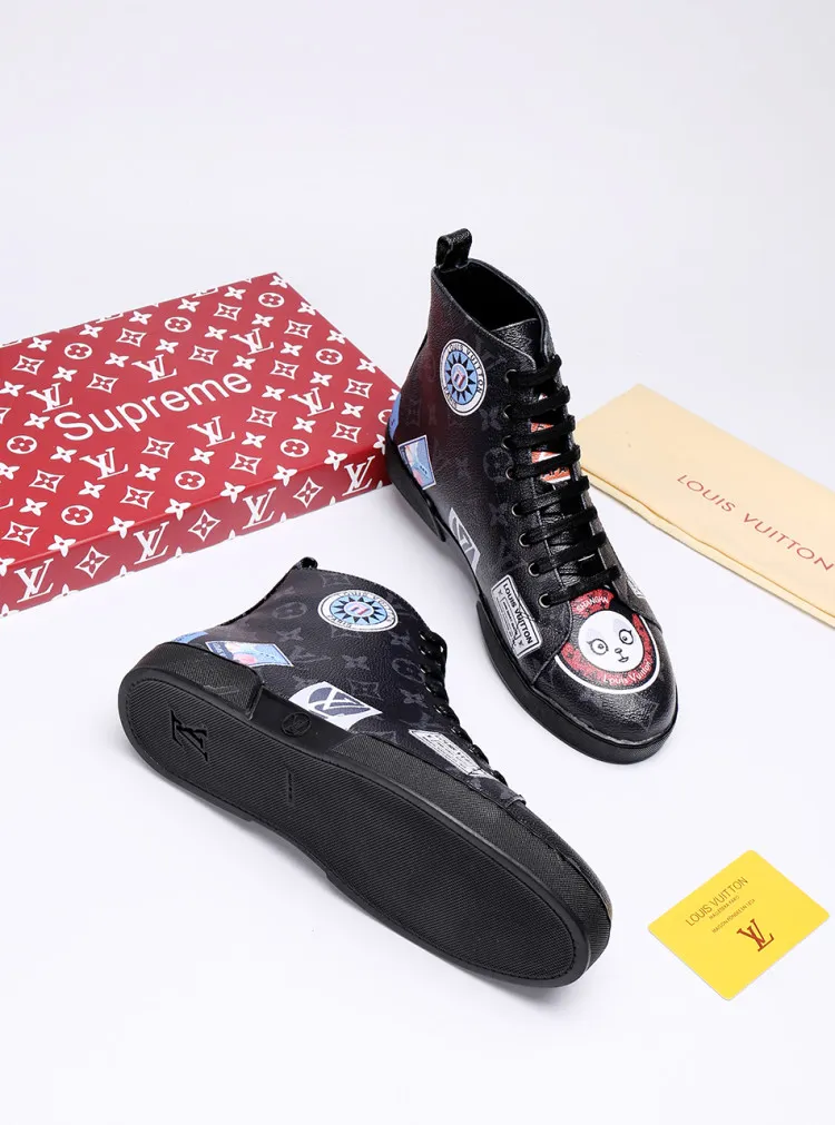 Factory price: 400💰 [LV] Animal series limited edition high-top sports shoes for men, L classic print, new autumn and winter style, original replica, 1:1 Counter quality, the fabric is Italian 🇮🇹 imported cowhide ➕🇮🇹 pure sheepskin lining ➕ original outsole, 🔍🔍 high quality, you can go in and out of the counter at will, welcome to compare, the outsole line will never be unglued, all sellers are welcome to sell in the picture above, can be shipped in one piece, code number: 38-44 (45 codes can be customized)